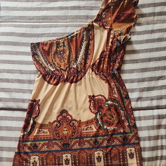 5th Culture Tops - 5th Culture One-Shoulder Paisley Shirt in Cream and Brown